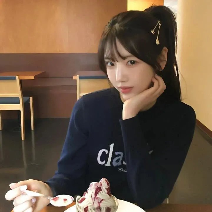 公寓里的两个女人